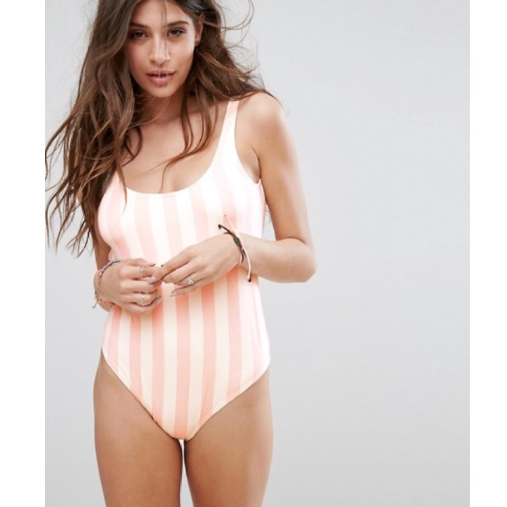 ๐ฅ๐ฅBILLABONG - CANDY ONE PIECE๐ฅ๐ฅ - Picture 4 of 7